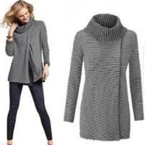 CAbi Fergie Black White Stripe Split Turtleneck Sweater Sz L✨50% Off Bundles 3+